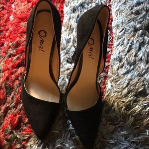 Black pair of heels size 7.5 only!